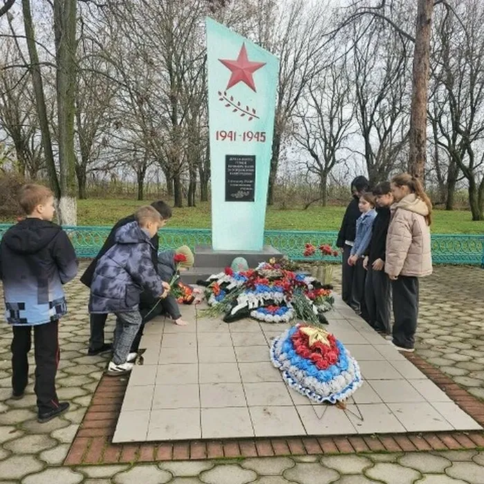 ВОЗЛОЖЕНИЕ ЦВЕТОВ