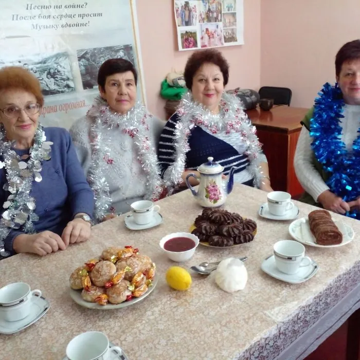 "Новый Год стучится в двери"