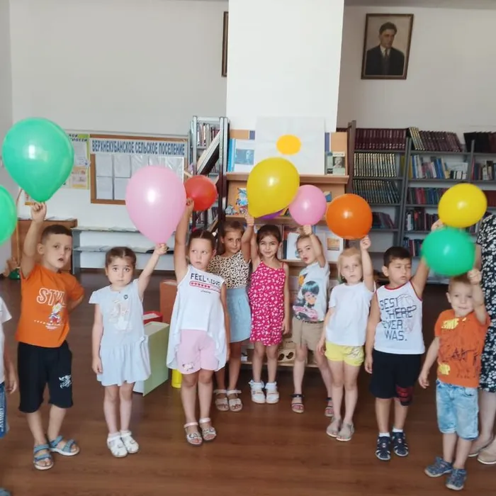 "Дружба из книжек"