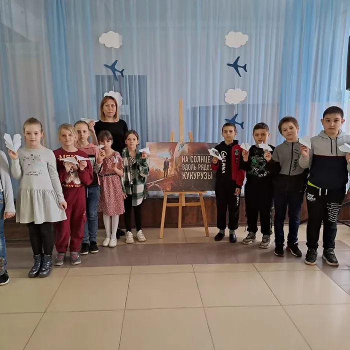 НА СОЛНЦЕ, ВДОЛЬ РЯДОВ КУКУРУЗЫ